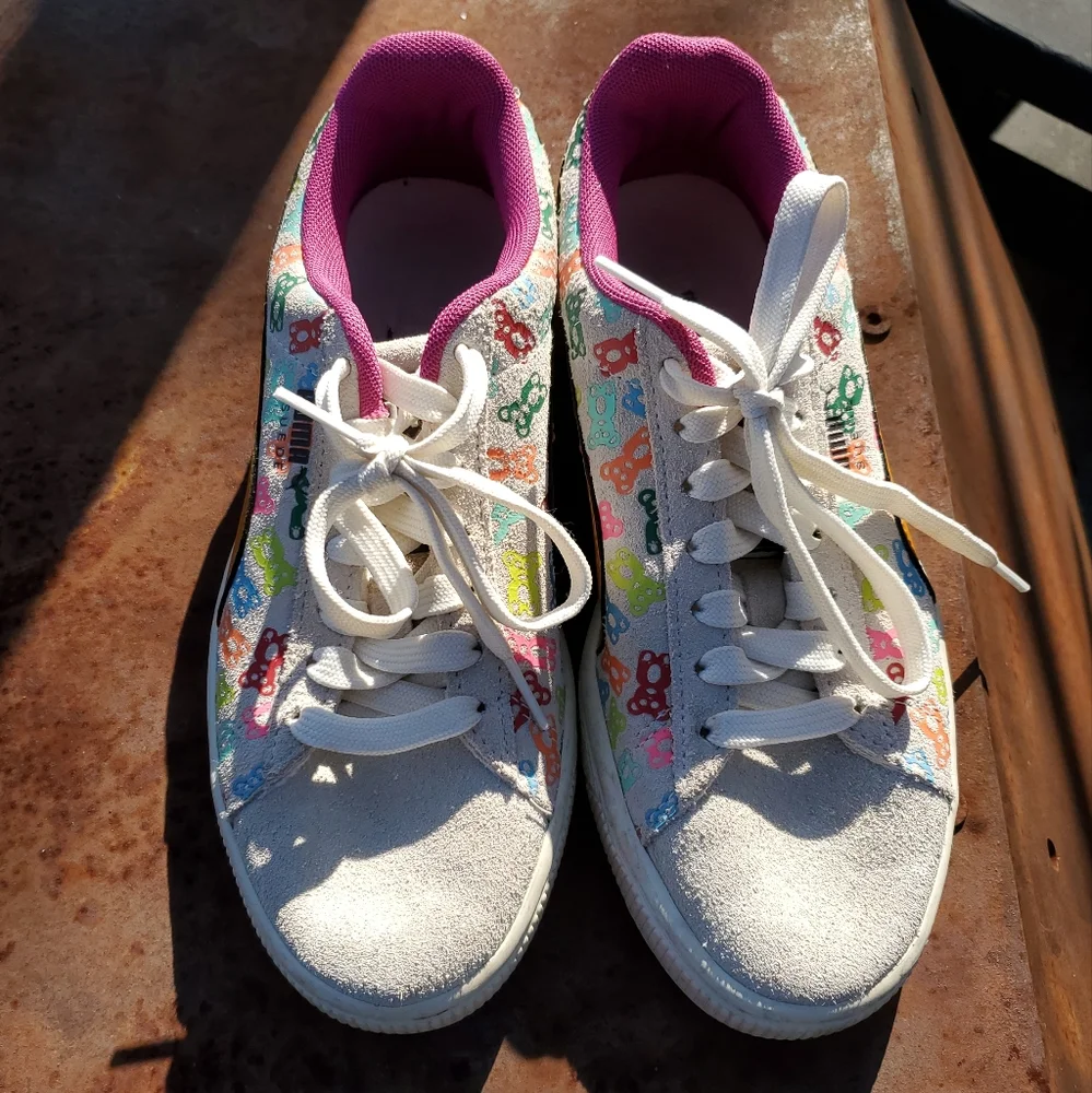 Puma Suede Kids Size US 4.5 C. GPWC. Gummy Care Bear design. White/Grey Pink.